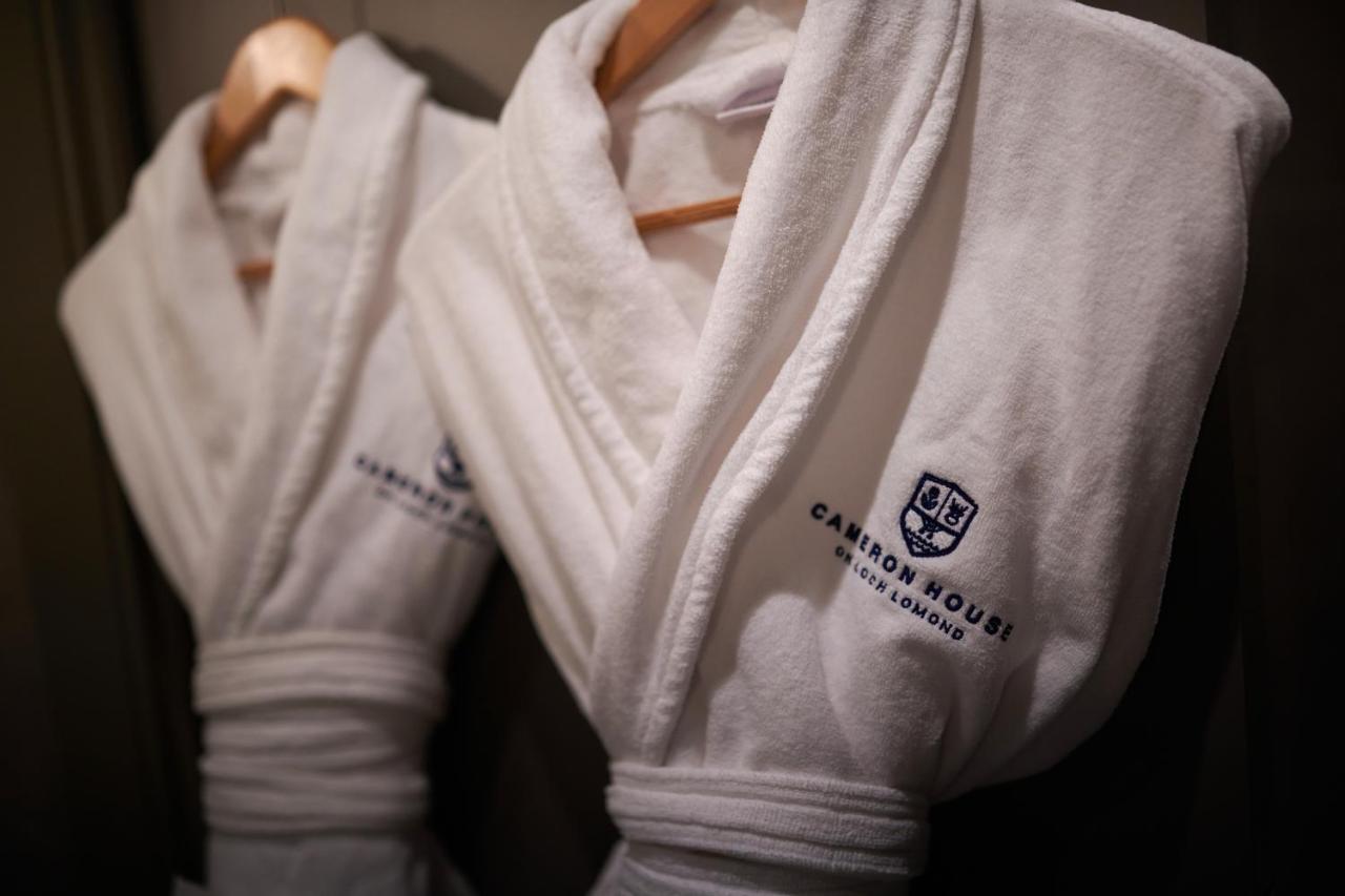 Cameron House On Loch Lomond Alexandria Luaran gambar A bathrobe