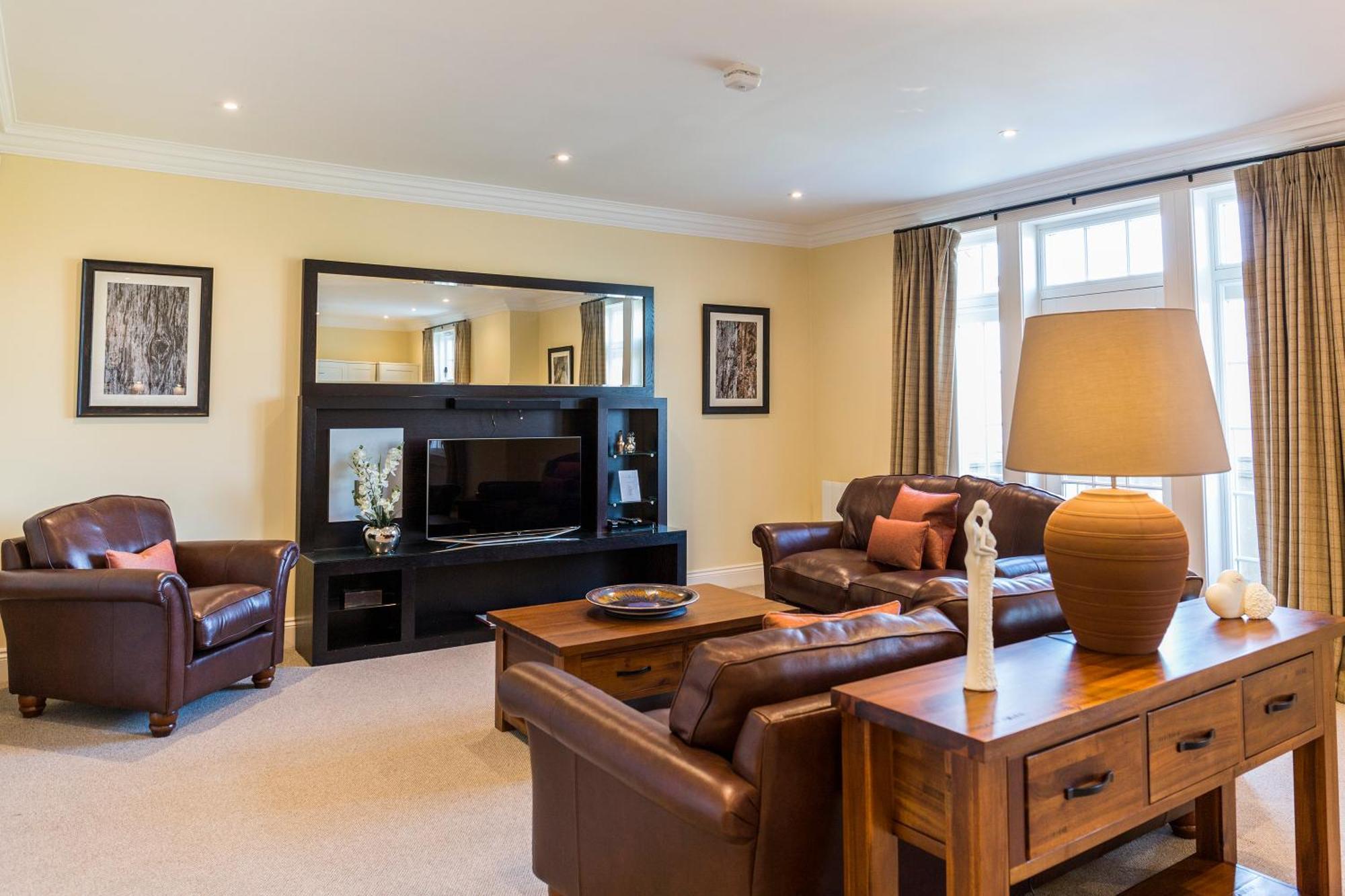 Cameron House On Loch Lomond Alexandria Luaran gambar A living room in a typical apartment at the hotel
