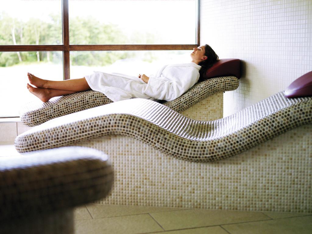 Cameron House On Loch Lomond Alexandria Luaran gambar A woman relaxing on a spa bed